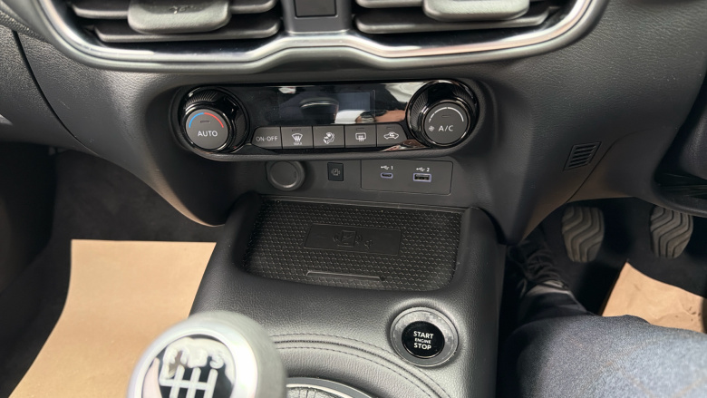 Nissan Juke 1.0 DiG-T N-Connecta 5dr Petrol Hatchback